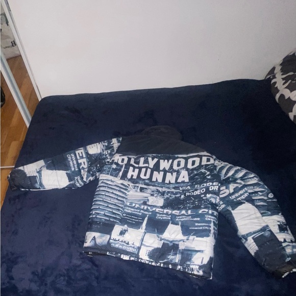 Puffer Jacket/ fits like a medium - Picture 3 of 3